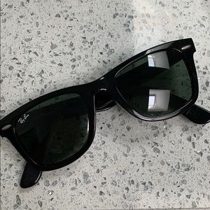 RAY-BAN ORIGINAL WAYFARER SUNGLASSES